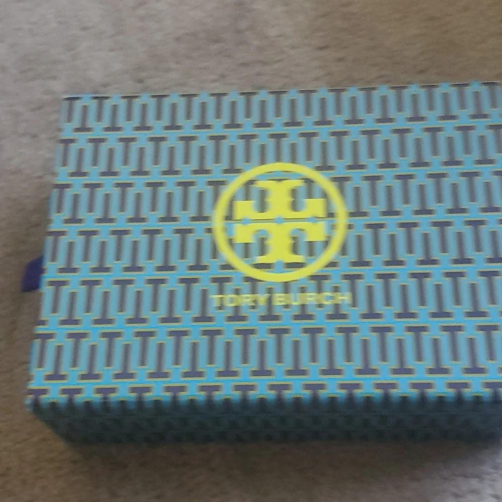 Tory burch HOST PICK leather gorgeous new tagged boxed and bag which is extra